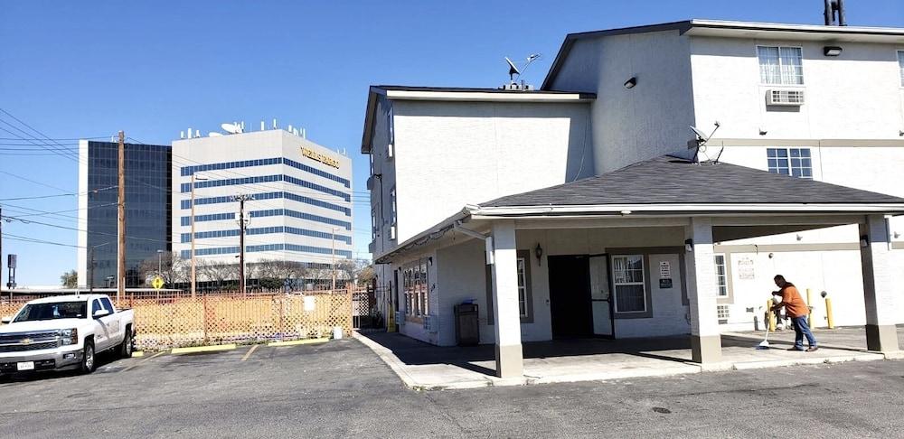 Econo Lodge San Antonio Near Seaworld - Medical Center Extérieur photo
