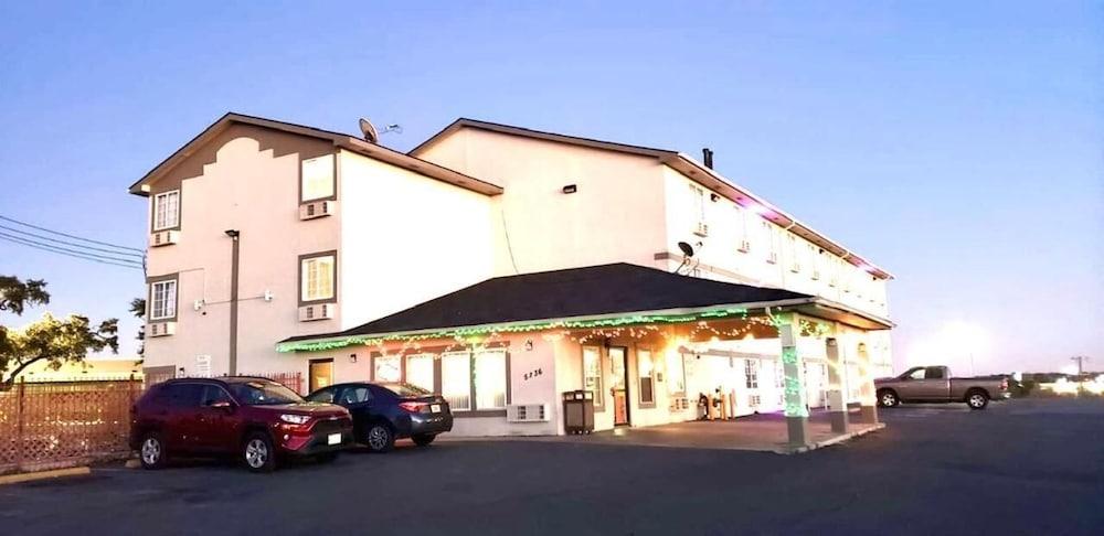 Econo Lodge San Antonio Near Seaworld - Medical Center Extérieur photo